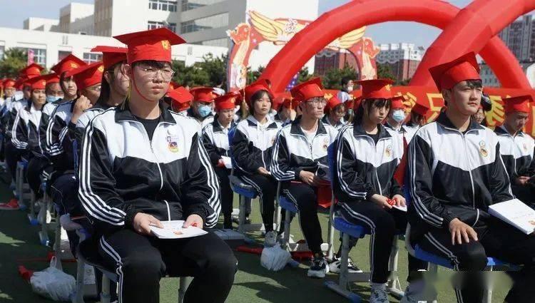 一辆载有16名中国游客的客车在吉隆坡云顶地区发生事故 2人受伤送医